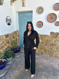Conjunto Boss Lady negro de Noor De Luna, ropa elegante y moderna para mujer, con blusa y pantalones en estilo sofisticado.