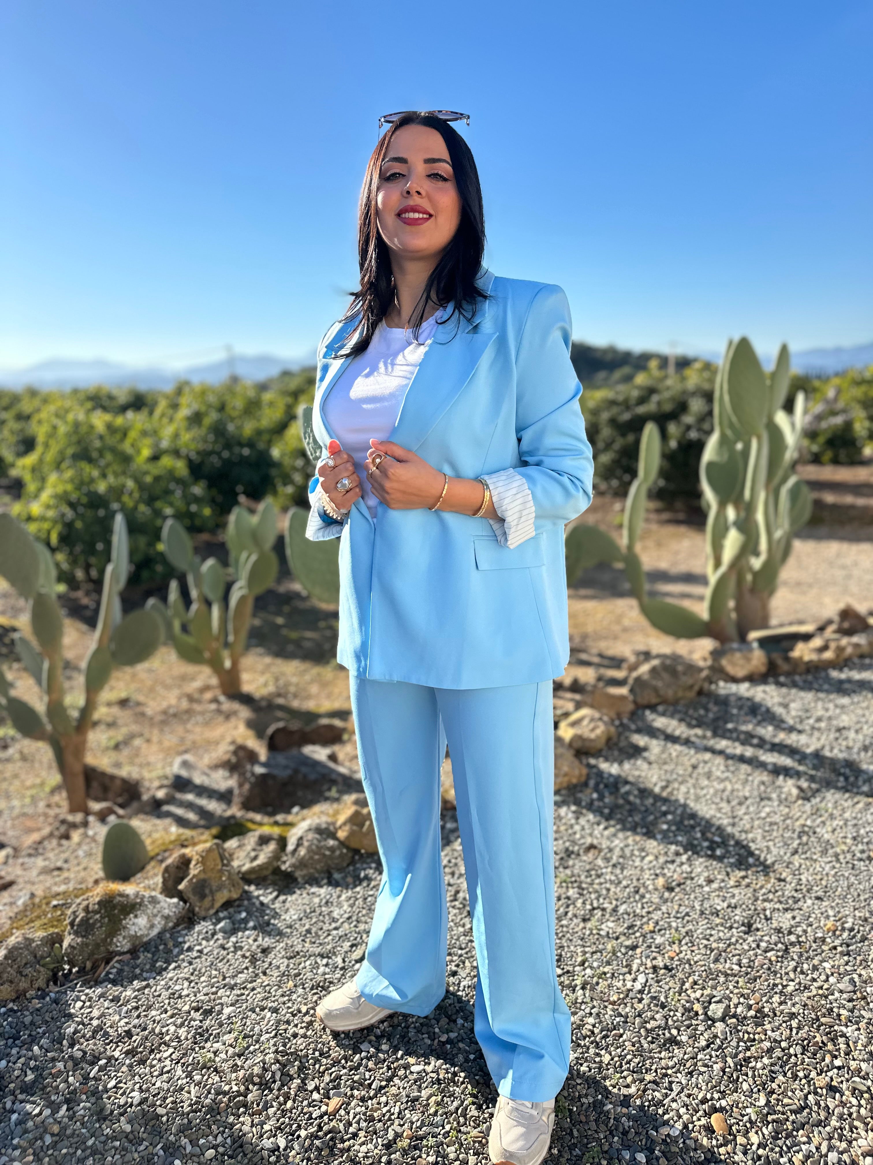 Traje Essential Celeste