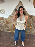 Top seduction beige de Noor De Luna, vestido sin mangas con estilo elegante, visible en la imagen.